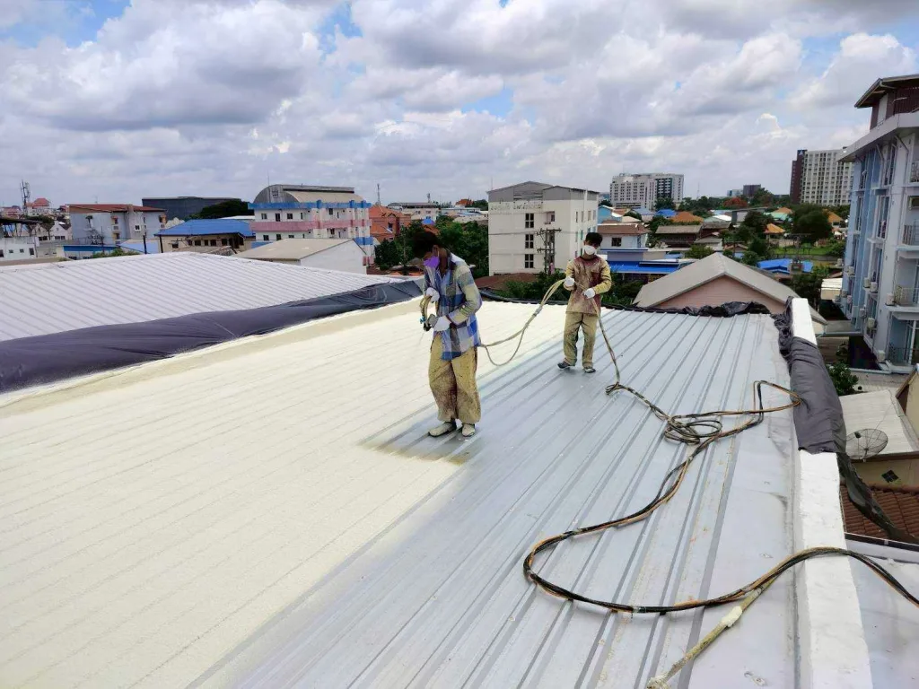 บริการพ่นโฟมหลังคา